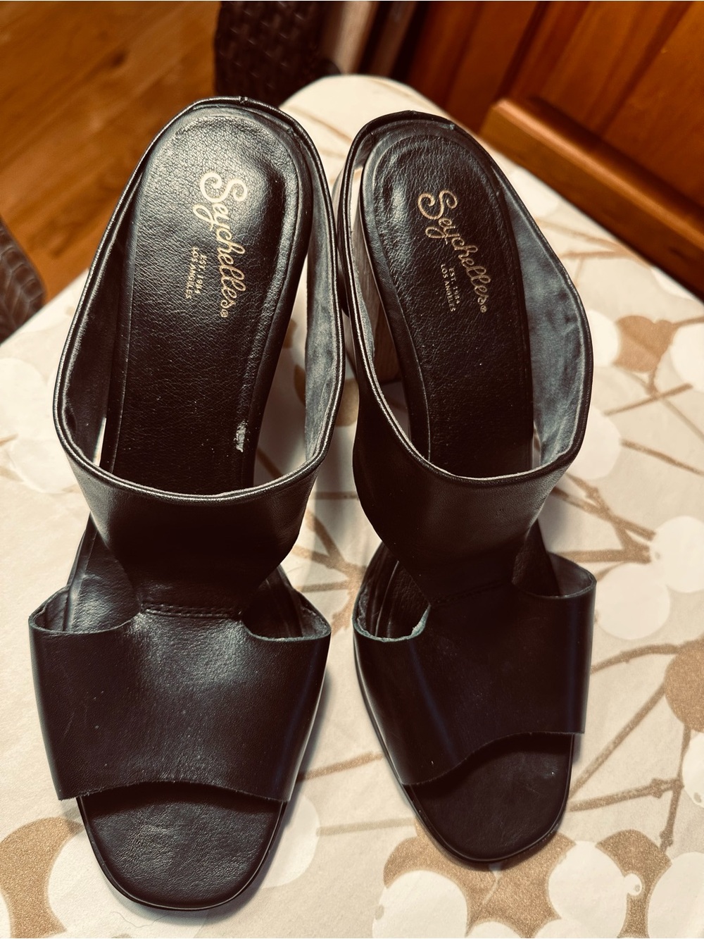 Seychelles Women's Black Leather Slide Sandals, size 11M worn once